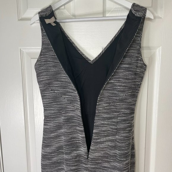 Banana Republic Women’s Woven Tweed Sheath Dress V-neck with Slit - Picture 7 of 7